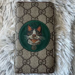 Authentic Gucci customized iPhone 12mini/ 13 mini  folio 🤗